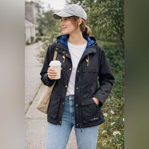 L.L.Bean Lightweight Hooded Jacket – Black w/ Blue Buffalo Plaid Lining-Small